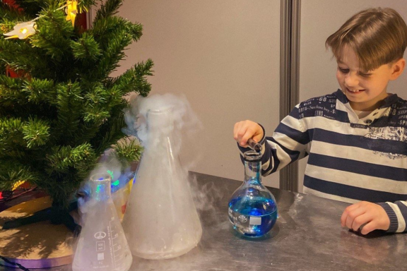 Эксперимент-шоу «Формула Нового Года» + Две выставки!