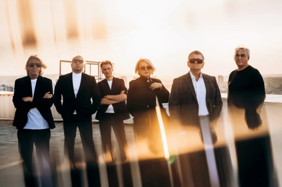 Праздничный концерт за столиками. Новый год с группой «77»