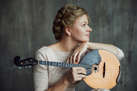 Мастер и мандолина. Е. Мочалова, Е. Кривицкая, П. Татарицкий