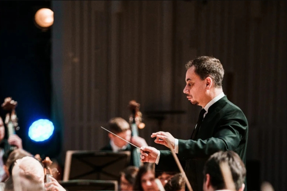 Поколение звезд. Молодые исполнители - регионам России. Б. Андрианов, А. Андрианов, П. Лаул. Красноярский академический симфонический оркестр