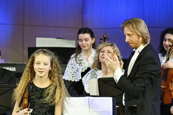 Зимний суриковский фестиваль искусств. Красноярский камерный оркестр. Федор и Анастасия Белугины