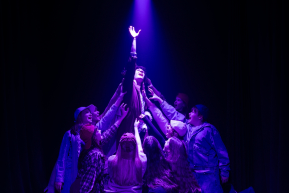 &Scy;&pcy;&iecy;&kcy;&tcy;&acy;&kcy;&lcy;&softcy; &laquo;&Fcy;&icy;&ocy;&lcy;&iecy;&tcy;&ocy;&vcy;&ocy;&iecy; &scy;&icy;&yacy;&ncy;&icy;&iecy;&raquo;&period;