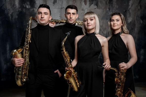 &laquo;&Ncy;&ocy;&vcy;&ycy;&jcy; &gcy;&ocy;&dcy; &vcy; &gcy;&ocy;&tcy;&icy;&chcy;&iecy;&scy;&kcy;&ocy;&mcy; &scy;&ocy;&bcy;&ocy;&rcy;&iecy;&raquo;&period; &Kcy;&rcy;&acy;&scy;&ncy;&ocy;&yacy;&rcy;&scy;&kcy;&icy;&jcy; &kcy;&vcy;&acy;&rcy;&tcy;&iecy;&tcy; &scy;&acy;&kcy;&scy;&ocy;&fcy;&ocy;&ncy;&icy;&scy;&tcy;&ocy;&vcy; &laquo;Sax time&raquo;