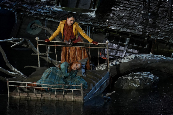 &Kcy;&icy;&ncy;&ocy; &vcy; &tcy;&iecy;&acy;&tcy;&rcy;&iecy;&colon; &Vcy;&ocy;&lcy;&softcy;&ncy;&ycy;&jcy; &scy;&tcy;&rcy;&iecy;&lcy;&ocy;&kcy;