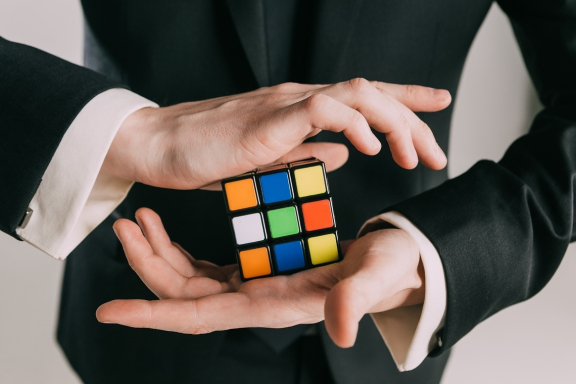 &SHcy;&ocy;&ucy; &fcy;&ocy;&kcy;&ucy;&scy;&ocy;&vcy; &laquo;&Ucy;&dcy;&icy;&vcy;&icy;&tcy;&iecy;&lcy;&softcy;&ncy;&ocy;&iecy; &rcy;&yacy;&dcy;&ocy;&mcy;&raquo;