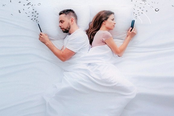 &Ocy;&ncy;&comma; &ocy;&ncy;&acy; &icy; &tcy;&iecy;&lcy;&iecy;&fcy;&ocy;&ncy;